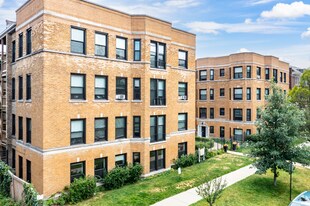 Renovated Units Blocks From The Lake in Evanston, IL - Building Photo