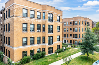 Renovated Units Blocks From The Lake in Evanston, IL - Building Photo - Building Photo