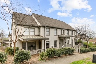 Redmont Place in Birmingham, AL - Building Photo - Interior Photo