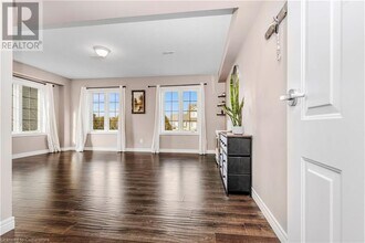 604 Woodlawn Rd E in Guelph, ON - Building Photo - Building Photo