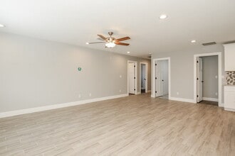 4920 S 23rd Ave in Phoenix, AZ - Foto de edificio - Building Photo