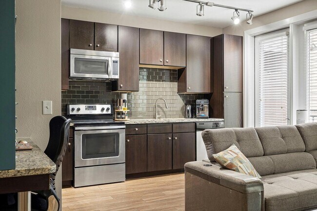 1900 Barton Springs Rd, Unit 5033 in Austin, TX - Building Photo - Building Photo