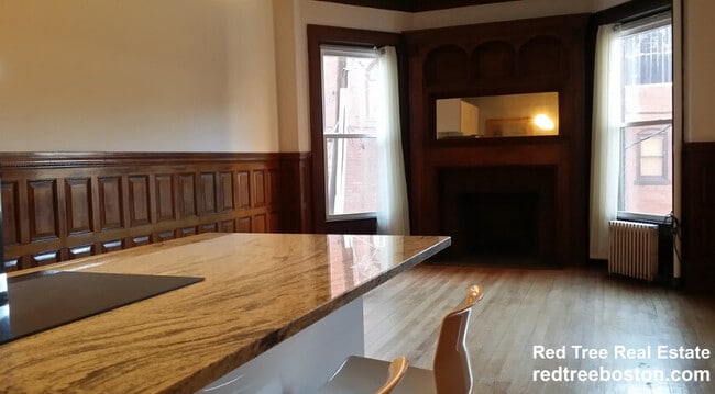 849 Beacon St, Unit 2 in Boston, MA - Foto de edificio - Building Photo