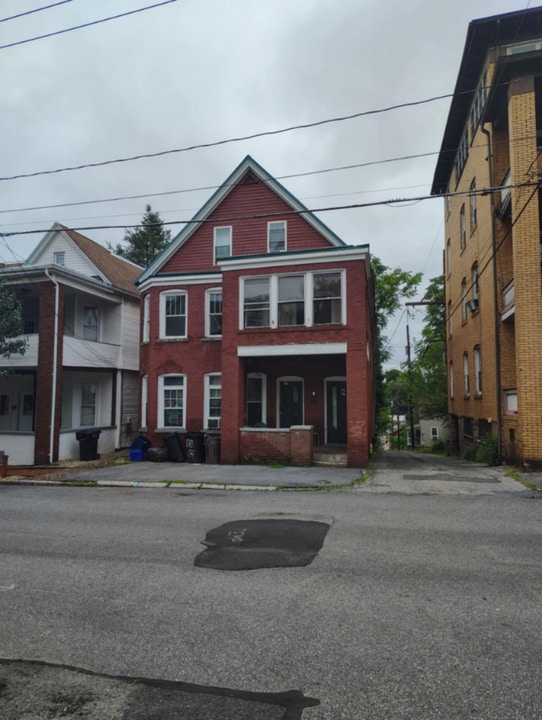 1513 12th St in Altoona, PA - Building Photo