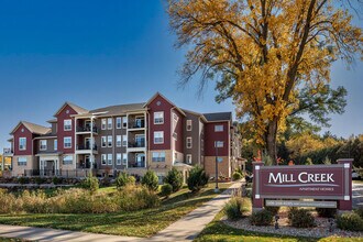 Mill Creek in Cross Plains, WI - Foto de edificio - Building Photo