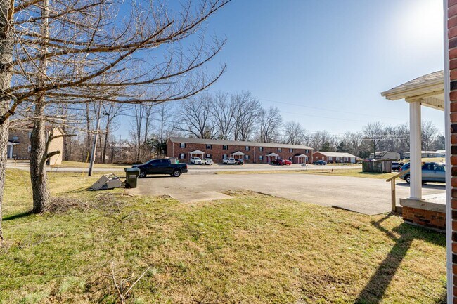 313 Berkley Ct in Radcliff, KY - Building Photo - Building Photo