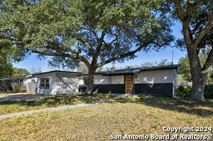 826 Chevy Chase Dr in San Antonio, TX - Foto de edificio - Building Photo