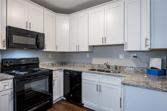 property at 1095 Deckner Ave SW