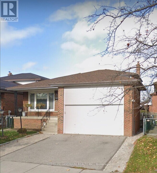 22-UNI22 Glendinning Ave in Toronto, ON - Building Photo