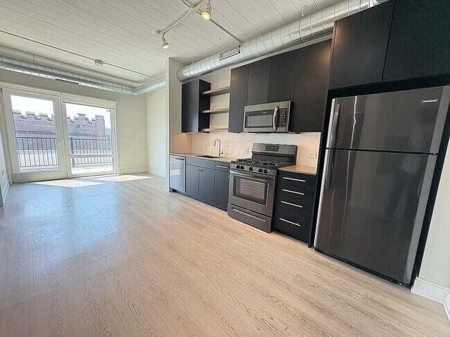 property at 943 W Belmont Ave