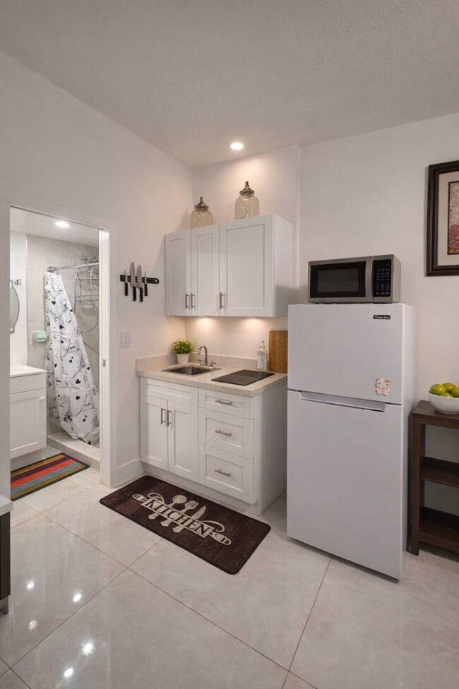 property at 1139 W 44th St