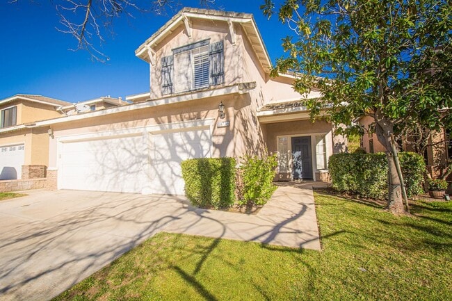 14736 Nova Scotia Dr in Fontana, CA - Building Photo - Building Photo