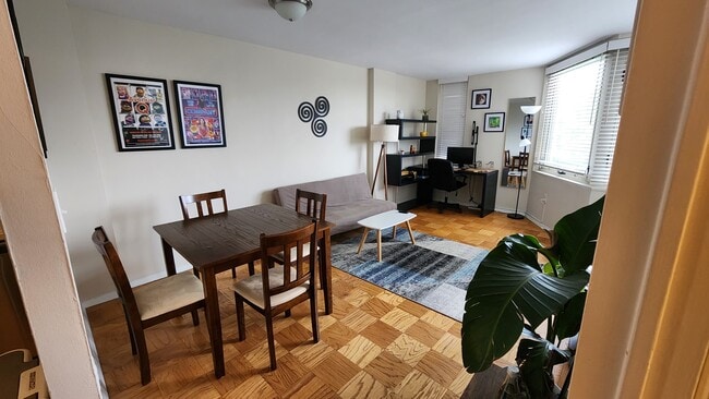 property at 2800 Wisconsin Ave NW