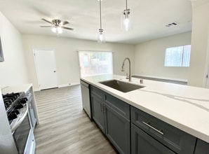 6941 Hazeltine Ave in Los Angeles, CA - Building Photo - Building Photo
