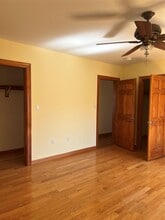 1063 Rhinelander Ave in Bronx, NY - Building Photo - Building Photo