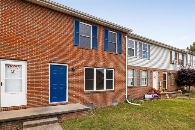 513 Buckingham Dr in Stephens City, VA - Building Photo - Building Photo