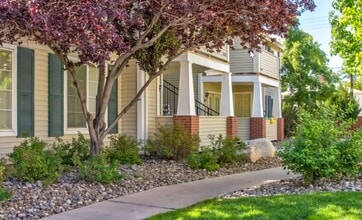 Carriage Stone Senior Apartments in Reno, NV - Foto de edificio - Building Photo