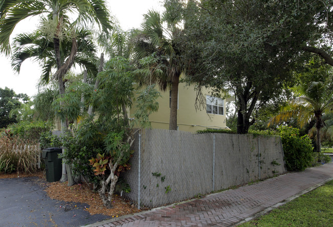 Winston Condominiums in Delray Beach, FL - Building Photo - Building Photo