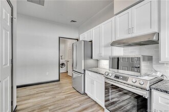 77 Whiting St in Plainville, CT - Building Photo - Building Photo