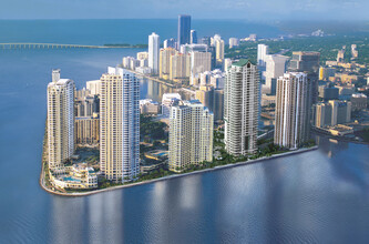540 Brickell Key, Unit 1201 in Miami, FL - Foto de edificio - Building Photo