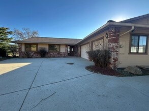 27500 Barkes Way in Tehachapi, CA - Building Photo - Building Photo