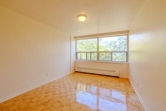 Capri in Hamilton, ON - Building Photo - Interior Photo