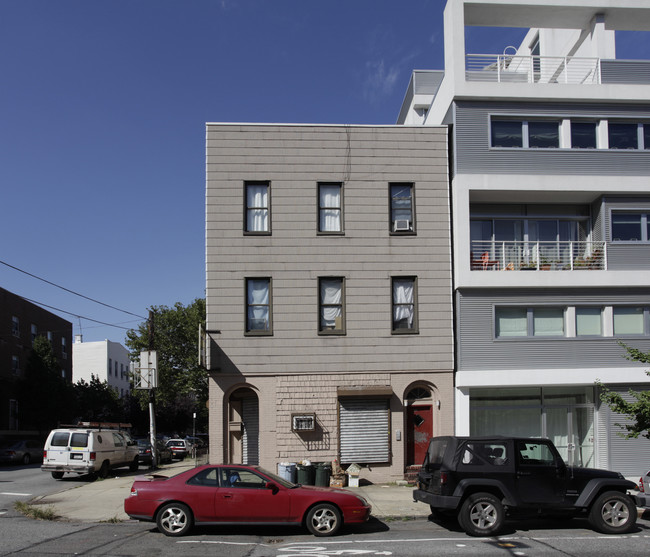 359 Manhattan Ave in Brooklyn, NY - Building Photo - Building Photo