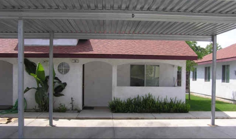 Lakeview Apartments in Woodlake, CA - Foto de edificio