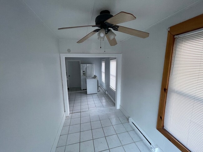 47 Lens St, Unit apt 1 in Southbridge, MA - Foto de edificio - Building Photo