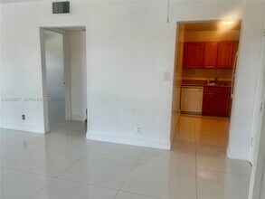 405 S Pine Island Rd in Plantation, FL - Building Photo - Building Photo