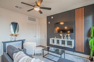 15501 N Dial Blvd in Scottsdale, AZ - Foto de edificio - Building Photo