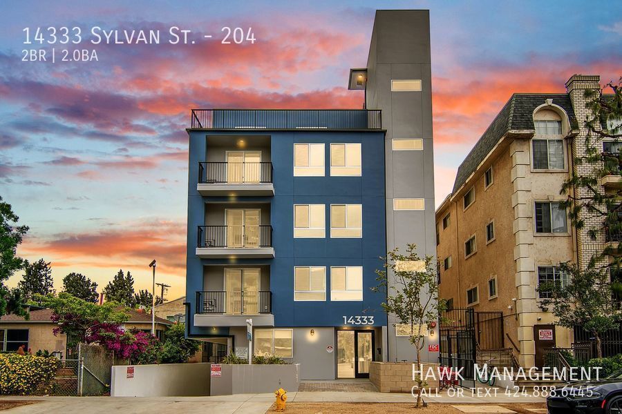 14333 Sylvan St in Van Nuys, CA - Foto de edificio