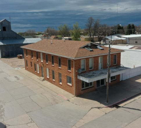 100 Central Ave in Grant, NE - Building Photo