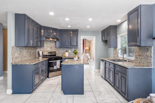 5761 Caribbean Cir in Stockton, CA - Building Photo - Building Photo