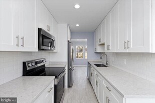 12304 Woodlawn Ct in Woodbridge, VA - Building Photo