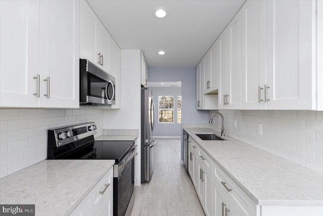 property at 12304 Woodlawn Ct