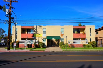 17463 Vanowen St in Los Angeles, CA - Building Photo - Building Photo