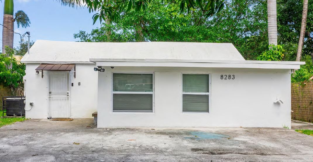 8283 NW 1st Pl in Miami, FL - Building Photo