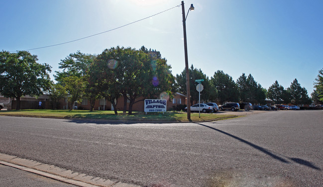 Village Apartments in Plainview, TX - Foto de edificio - Building Photo