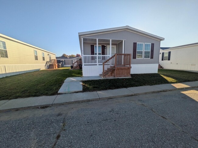 472 Montana in Belleville, MI - Building Photo - Building Photo