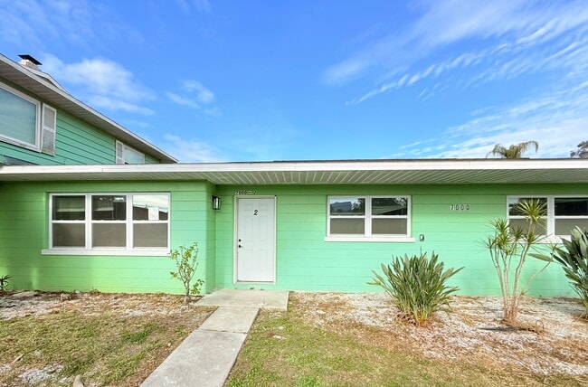 7000 Hibiscus Ave S, Unit 2 in South Pasadena, FL - Building Photo - Building Photo