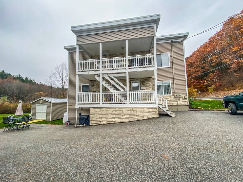 210 Mount Vernon Ave, Unit 2 in Augusta, ME - Building Photo