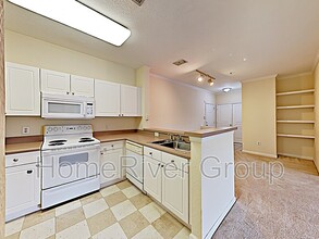 9304 Crescent Loop Cir in Tampa, FL - Building Photo - Building Photo