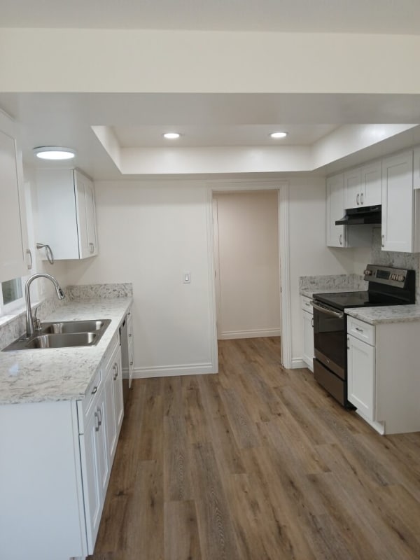 809 Amigos Way in Newport Beach, CA - Building Photo - Building Photo