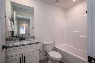 409 E 20th St in Newton, NC - Building Photo - Building Photo