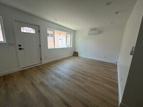 1231 Mott St in San Fernando, CA - Building Photo - Building Photo