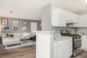 Essex Apartment Homes in Peabody, MA - Building Photo - Building Photo