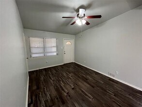 1841 S Perry Rd in Carrollton, TX - Building Photo - Building Photo