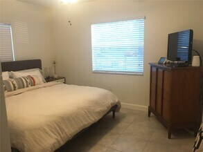 795 NW 52nd St in Miami, FL - Building Photo - Building Photo