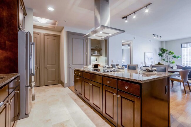 5665 San Felipe St in Houston, TX - Building Photo - Building Photo